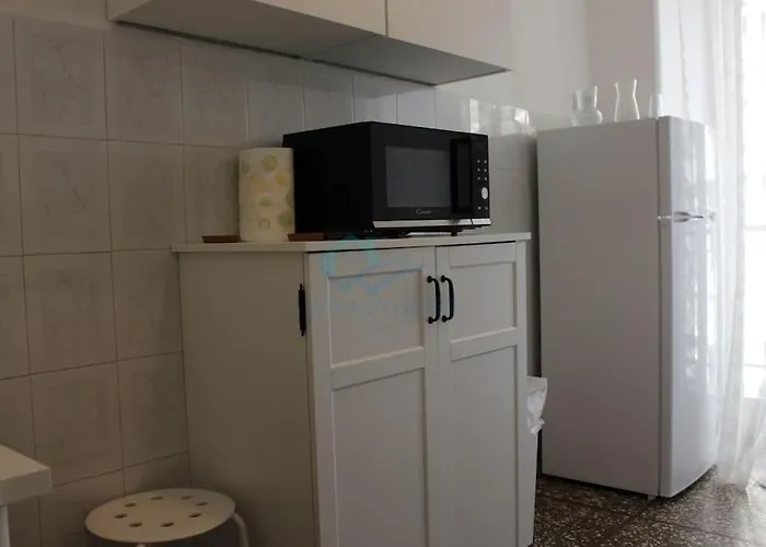 P R A T I Cozy Urban Escape Apartment *