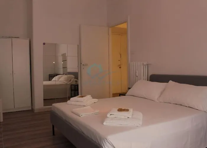 P R A T I Cozy Urban Escape Apartment